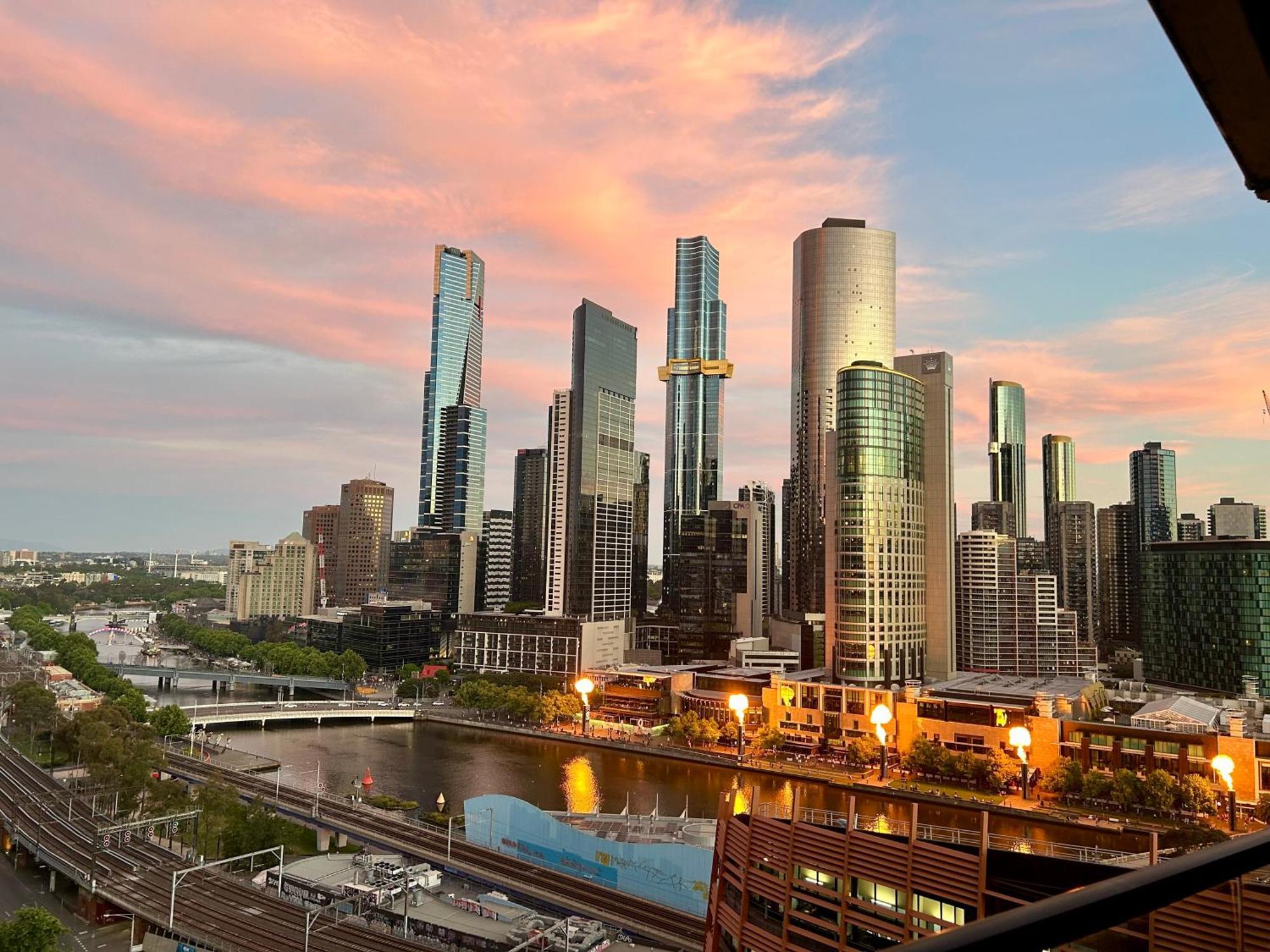 Aura2107, 2 Bedroom Apartment With Balcony, Stunning Yarra River And City Views Melbourne Zewnętrze zdjęcie